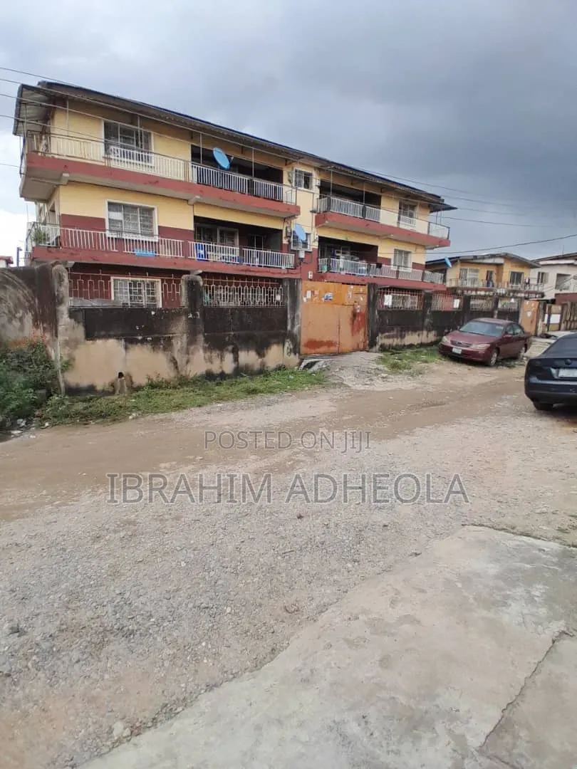 3bdrm Block of Flats in Akoka for sale in Akoka