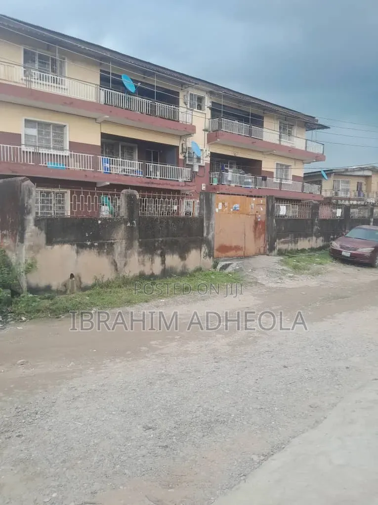 3bdrm Block of Flats in Akoka for sale in Akoka