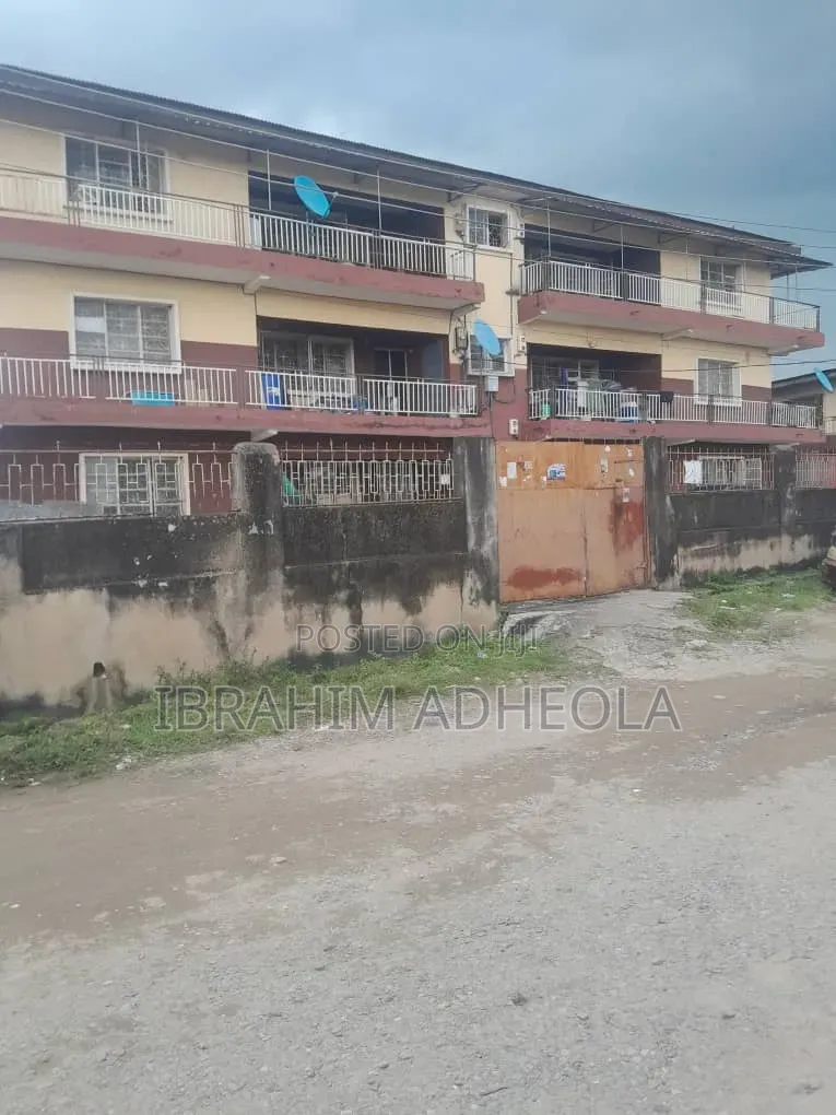 3bdrm Block of Flats in Akoka for sale in Akoka