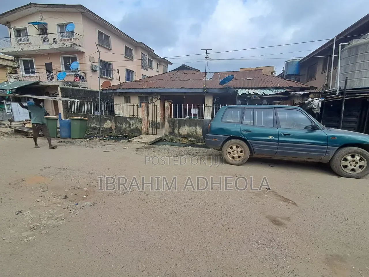 3bdrm Block of Flats in Akoka for sale in Akoka
