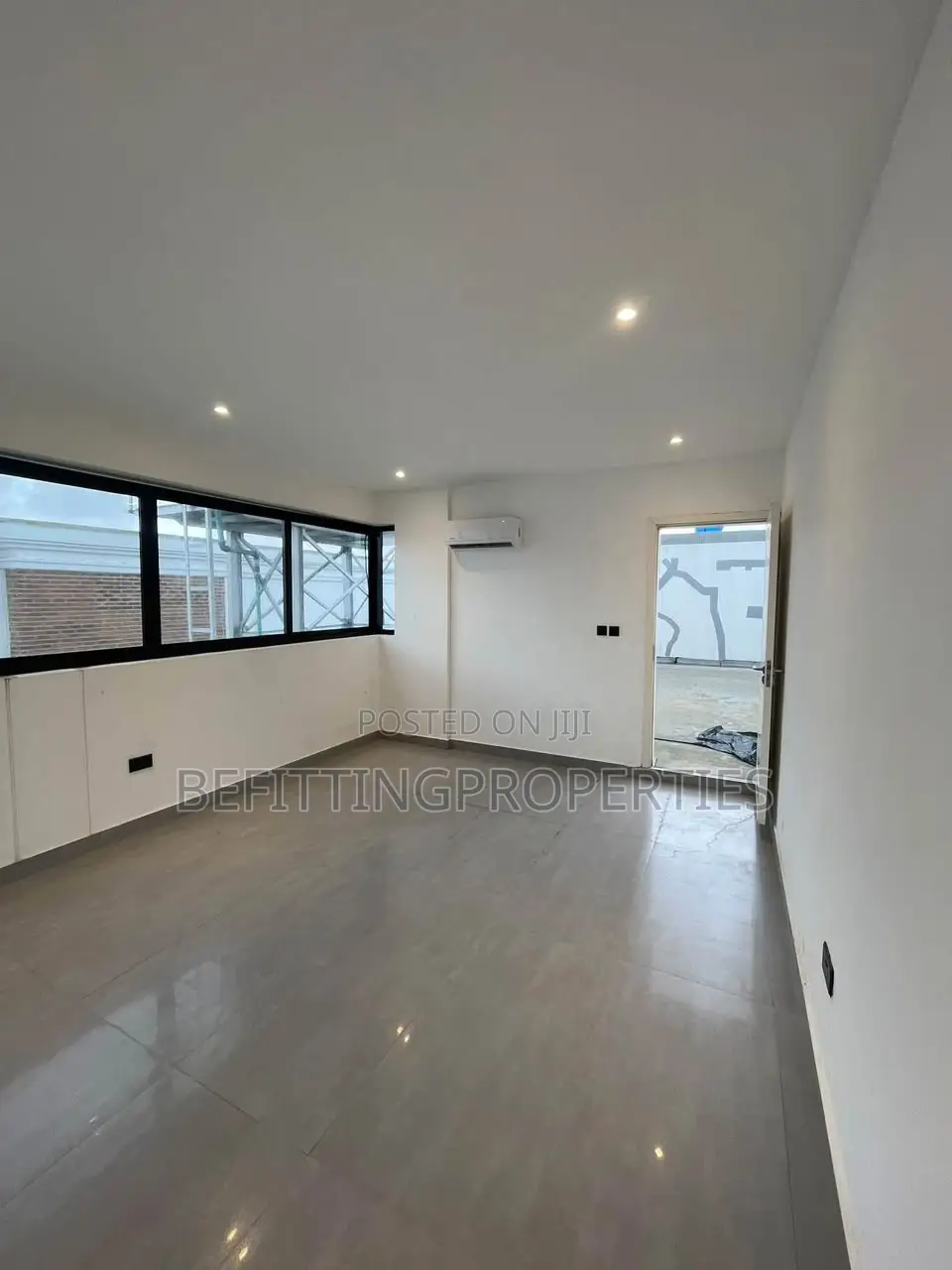 4bdrm Duplex in Banana Island for sale in Banana Island