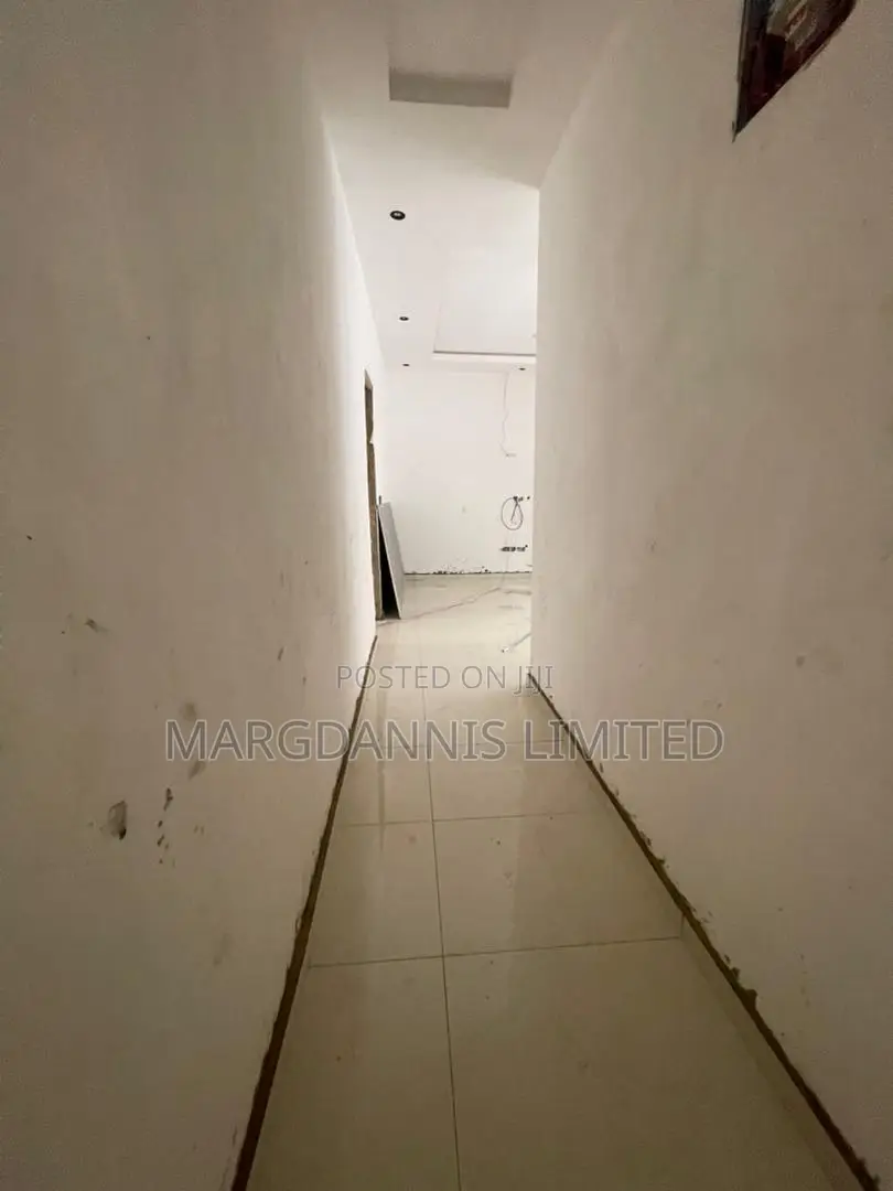 1bdrm Block of Flats in Nitel Estate, Ikorodu Garage for rent in Ikorodu Garage
