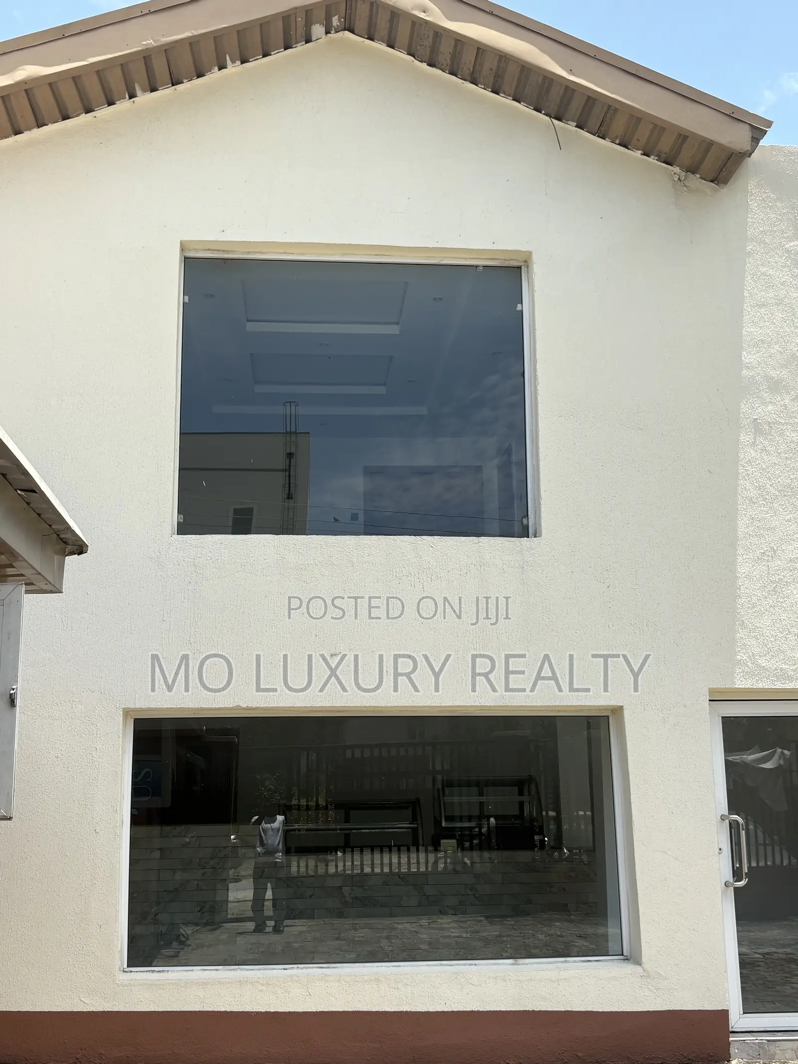Shop Space With Mini Office and Store for Rent. Up Floor in Lekki Phase 1
