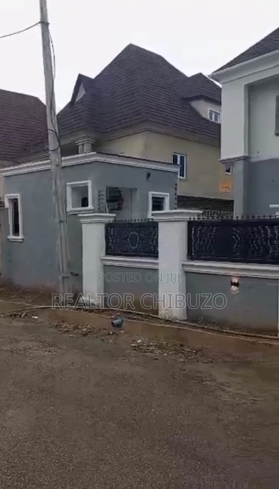 5bdrm Duplex in Npi Quarters, Durumi for sale in Durumi