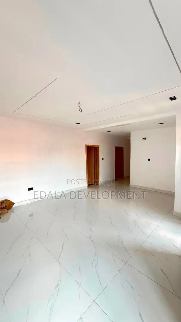 3bdrm Apartment in Yaba for sale in Yaba