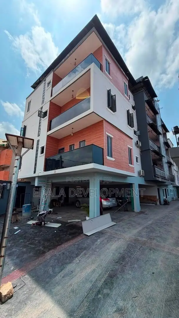 3bdrm Apartment in Yaba for sale in Yaba