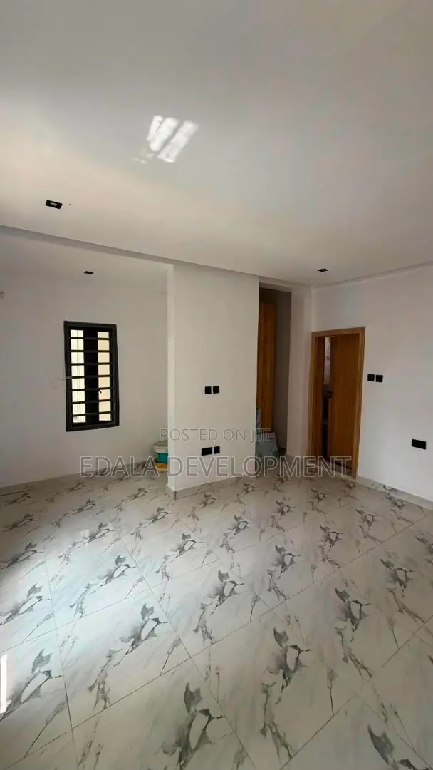 3bdrm Apartment in Yaba for sale in Yaba