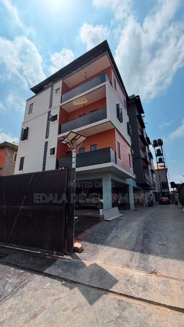 3bdrm Apartment in Yaba for sale in Yaba