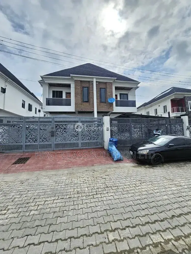 4bdrm Duplex in Chevron for sale in Chevron