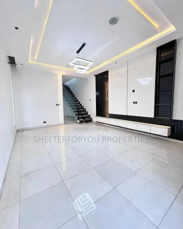4bdrm Duplex in Ikota for sale in Ikota