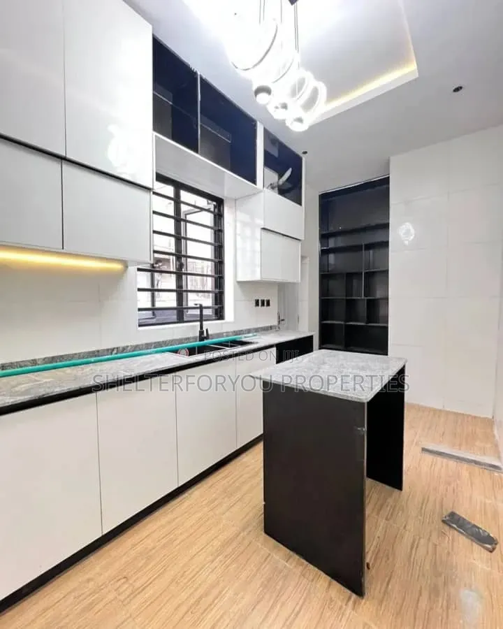 4bdrm Duplex in Ikota for sale in Ikota