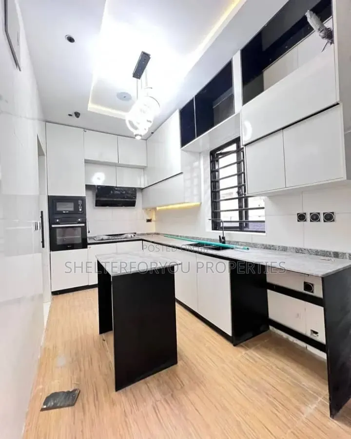 4bdrm Duplex in Ikota for sale in Ikota