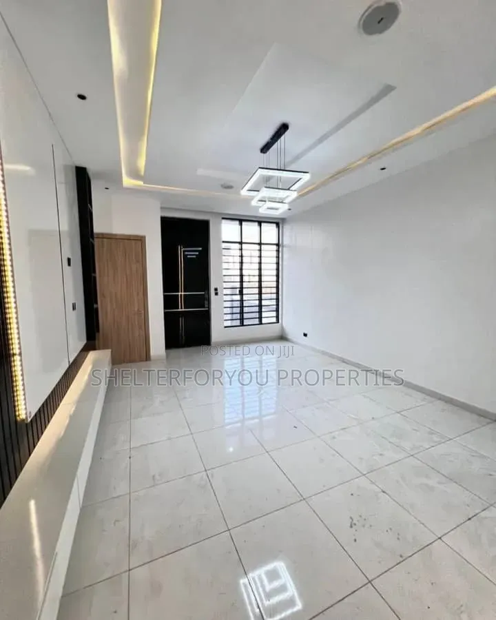 4bdrm Duplex in Ikota for sale in Ikota