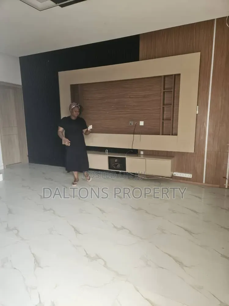 4bdrm Duplex in Luxury, Sabon Lugbe for sale in Sabon Lugbe