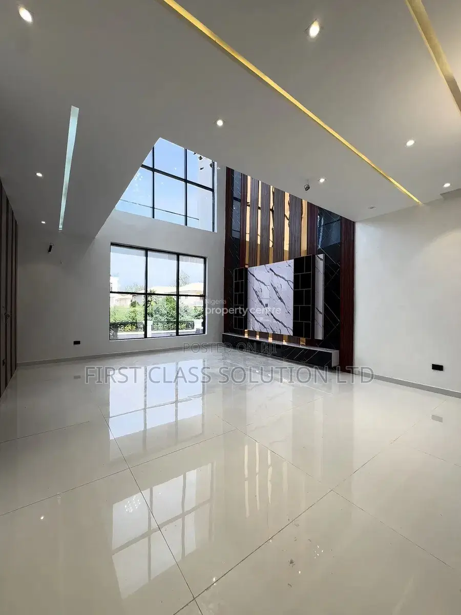 5bdrm Duplex in Ikota for sale in Ikota