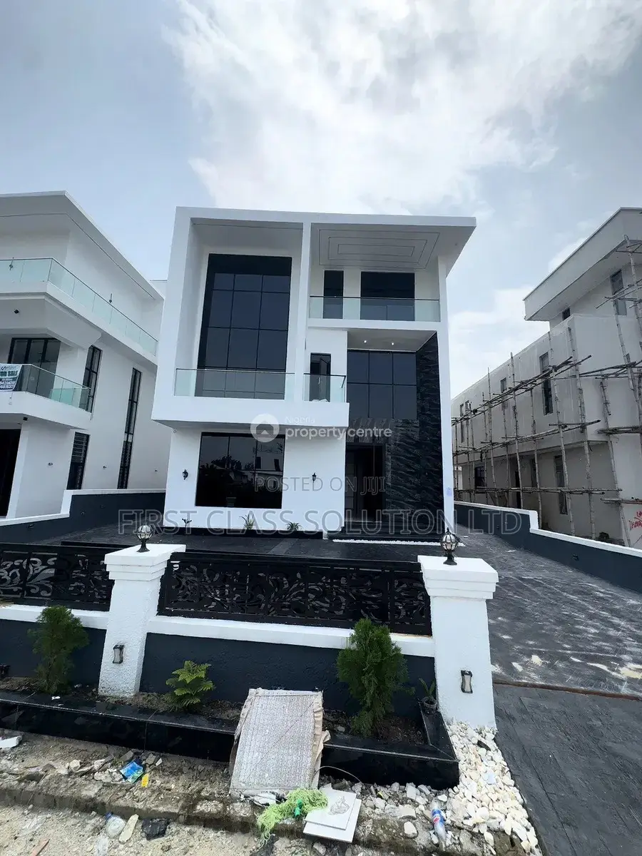 5bdrm Duplex in Ikota for sale in Ikota