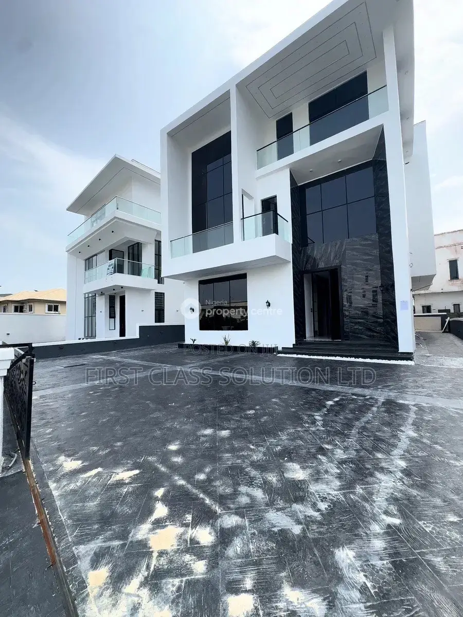 5bdrm Duplex in Ikota for sale in Ikota