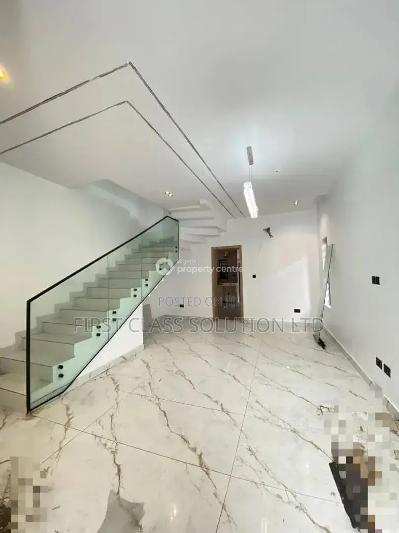 4bdrm Duplex in Chevron for sale in Chevron