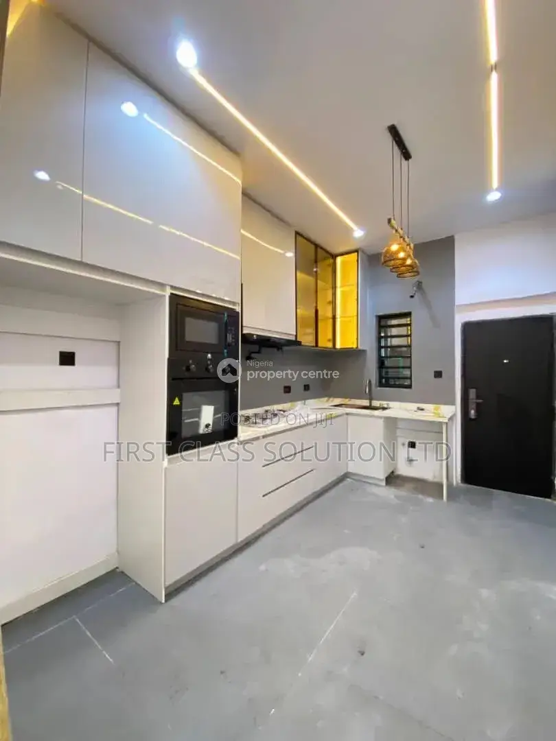 4bdrm Duplex in Chevron for sale in Chevron