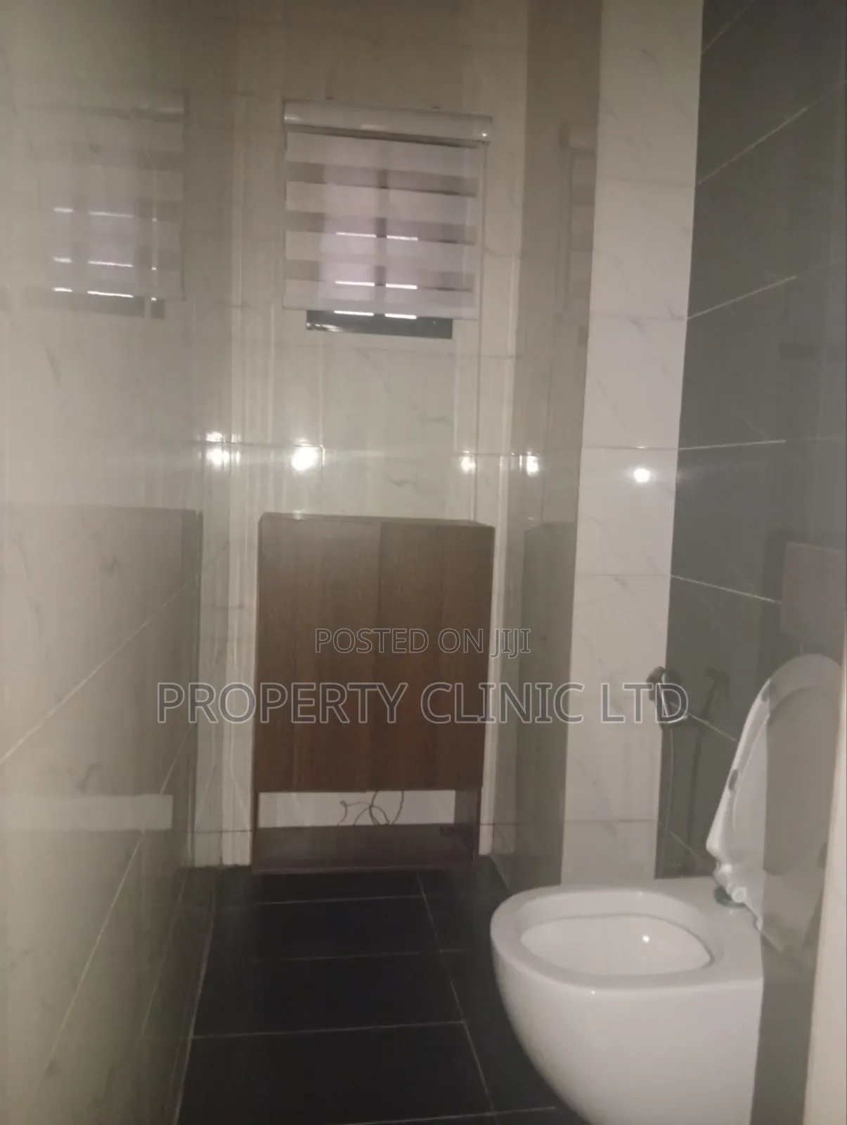 Mini Flat in Adekunle /Yaba for sale in Adekunle