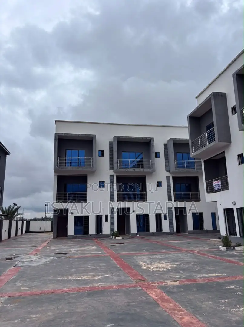4bdrm Townhouse/Terrace in Gaduwa for sale in Gaduwa