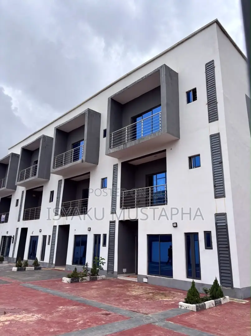 4bdrm Townhouse/Terrace in Gaduwa for sale in Gaduwa