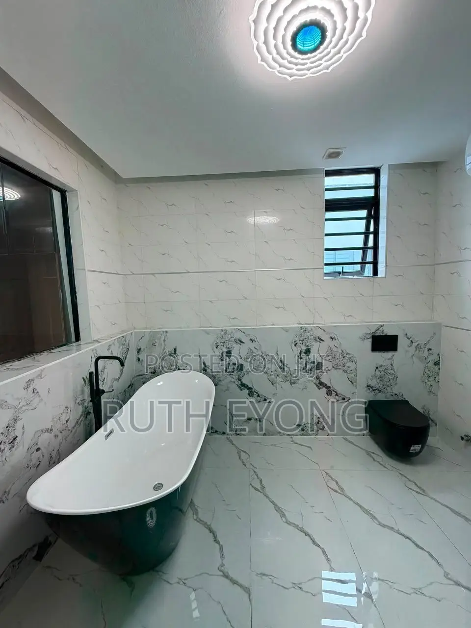 5bdrm House in Lekki for sale in Lekki Phase 1