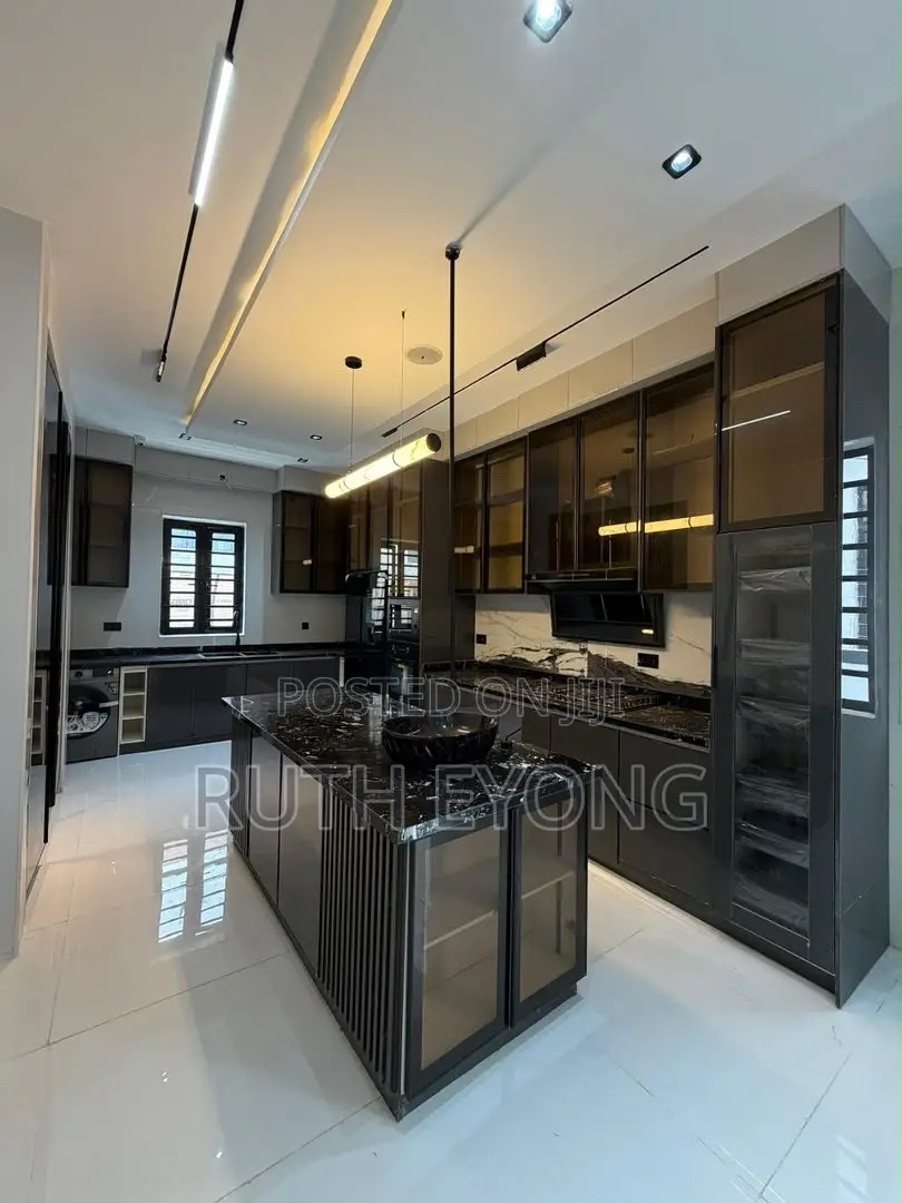 5bdrm House in Ikate Lekki for sale in Ikate