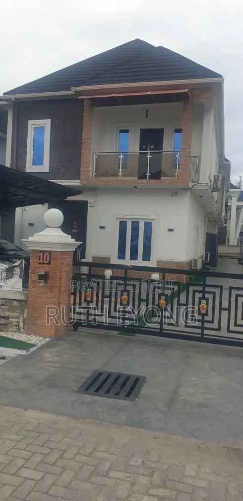 5bdrm House in Megamound Estate, Ikota for sale in Ikota