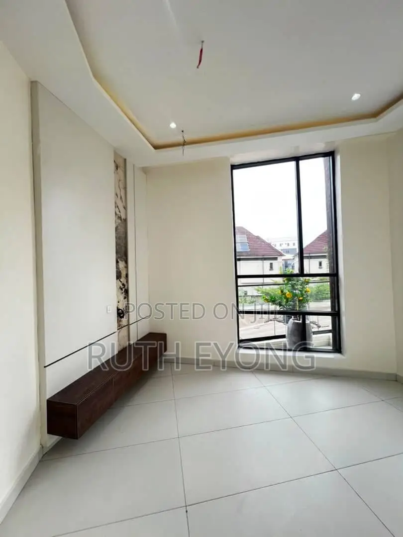 5bdrm House in Orchid Lekki Lagos for sale in Lekki Phase 1