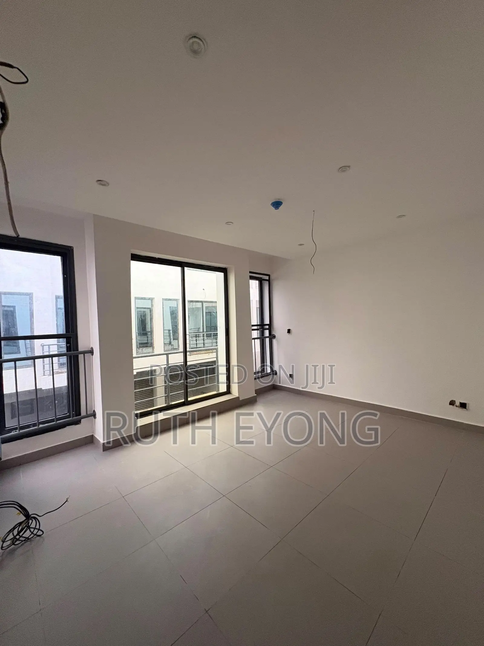 5bdrm House in 𝗧𝘄𝗶𝗻𝗟𝗮𝗸𝗲 𝗘𝘀𝘁𝗮𝘁𝗲, Chevron for rent in Chevron