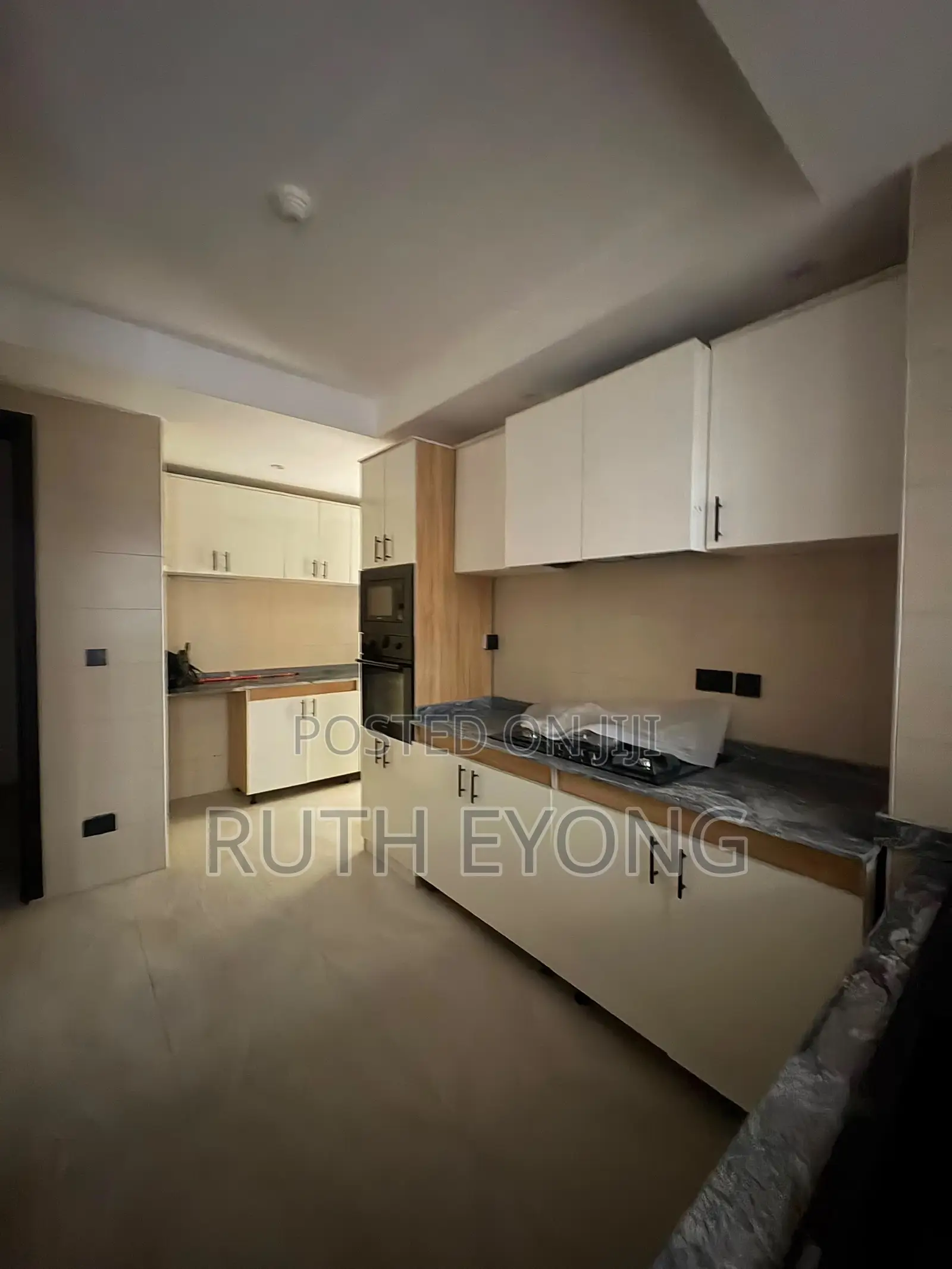 5bdrm House in 𝗧𝘄𝗶𝗻𝗟𝗮𝗸𝗲 𝗘𝘀𝘁𝗮𝘁𝗲, Chevron for rent in Chevron