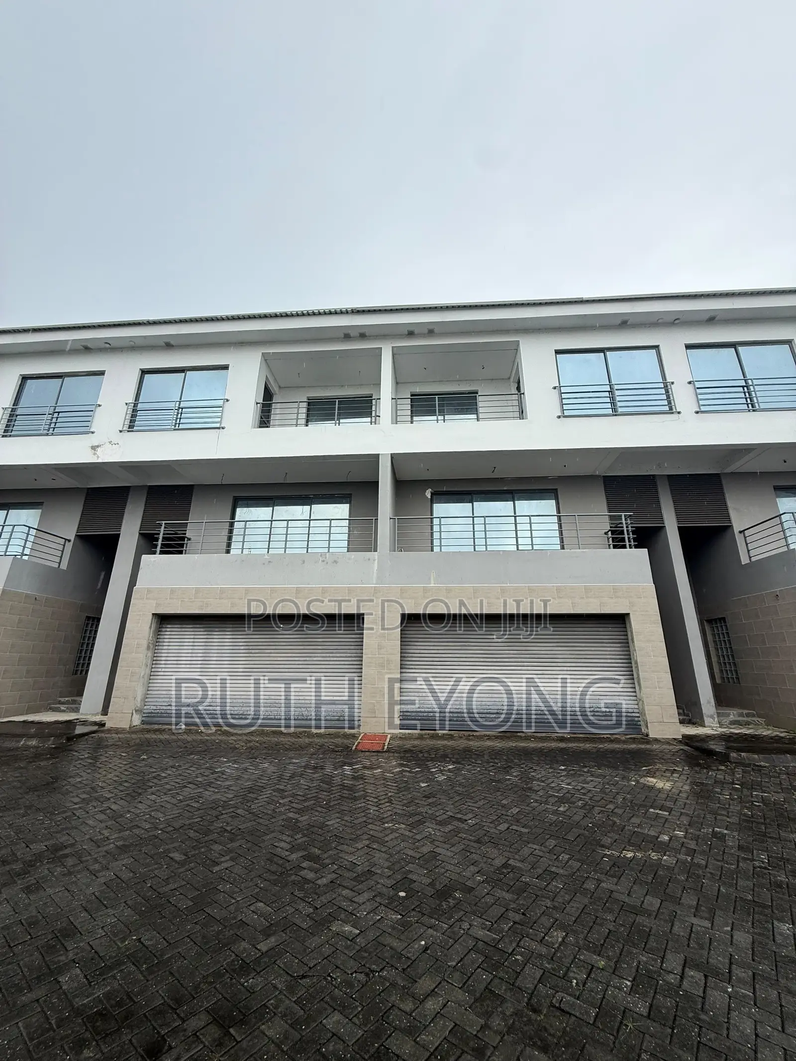 5bdrm House in 𝗧𝘄𝗶𝗻𝗟𝗮𝗸𝗲 𝗘𝘀𝘁𝗮𝘁𝗲, Chevron for rent in Chevron