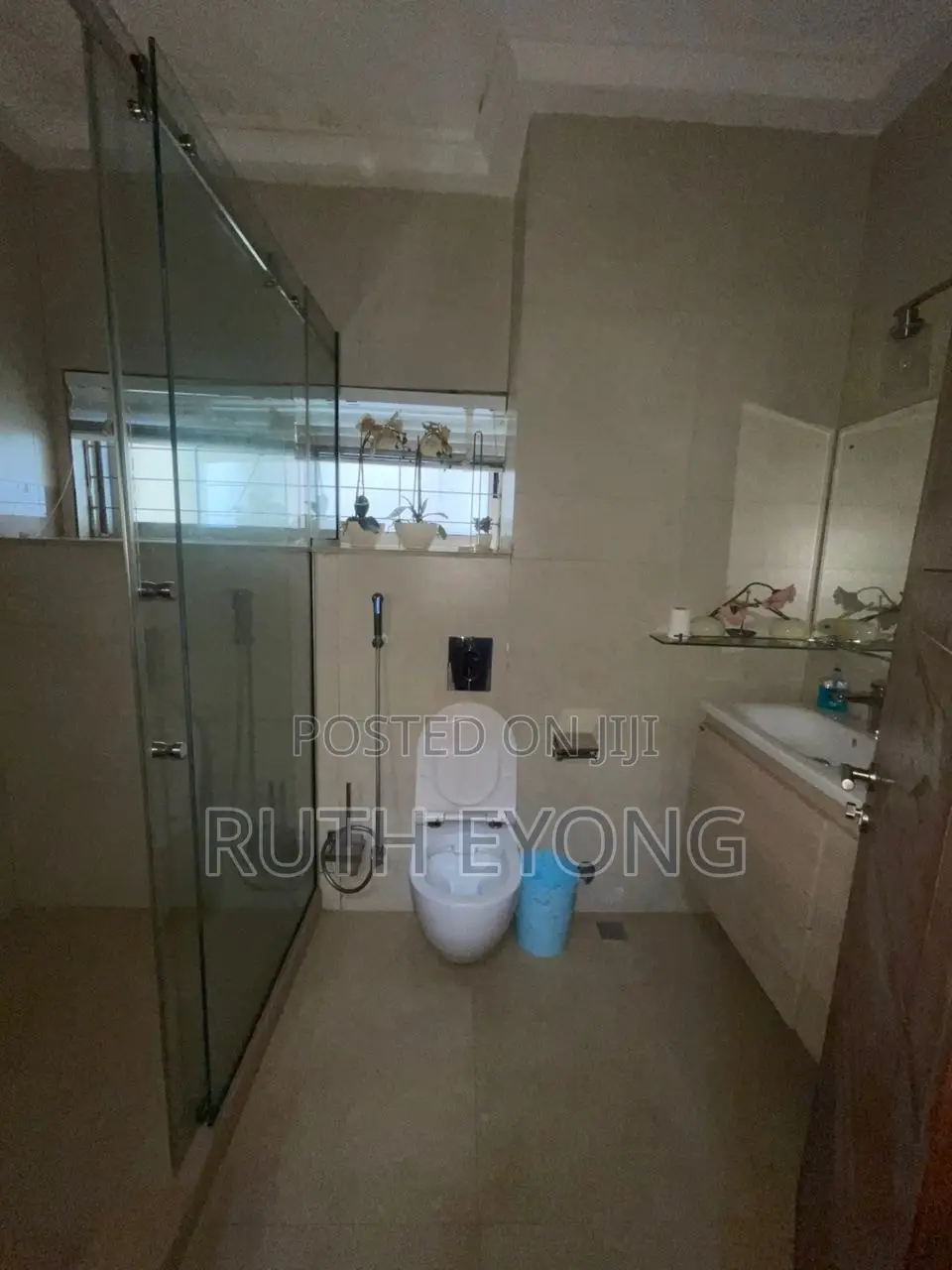 4bdrm House in 𝗢𝗳𝗳a 𝗔𝗱𝗺𝗶𝗿𝗮𝗹𝘁𝘆 𝗪𝗮𝘆,, Lekki Phase 1 for rent in Lekki Phase 1