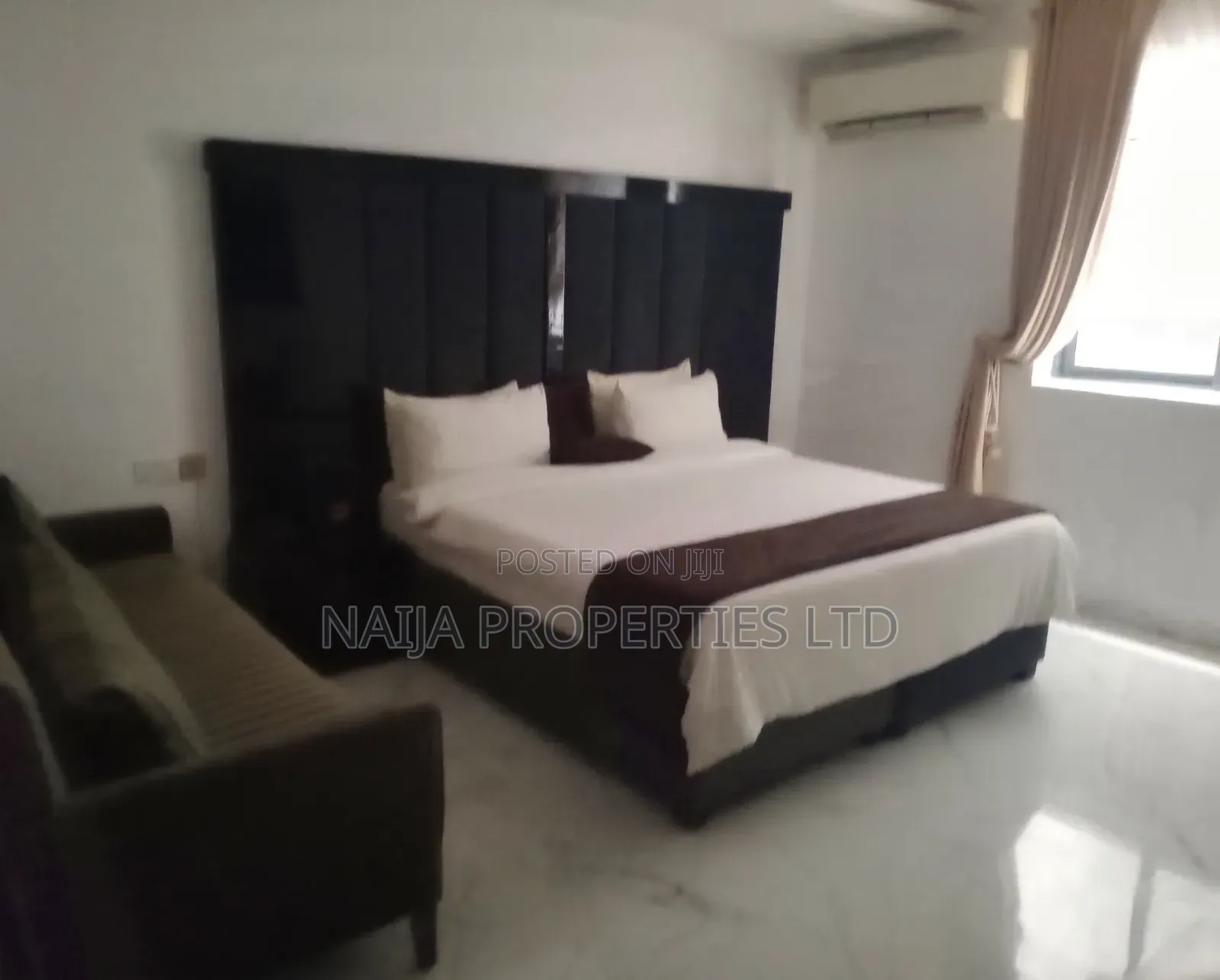 Shortlet Apartment With No Kitchen at Ademola Adetokunbo, V.I for Rent in Ademola Adetokunbo