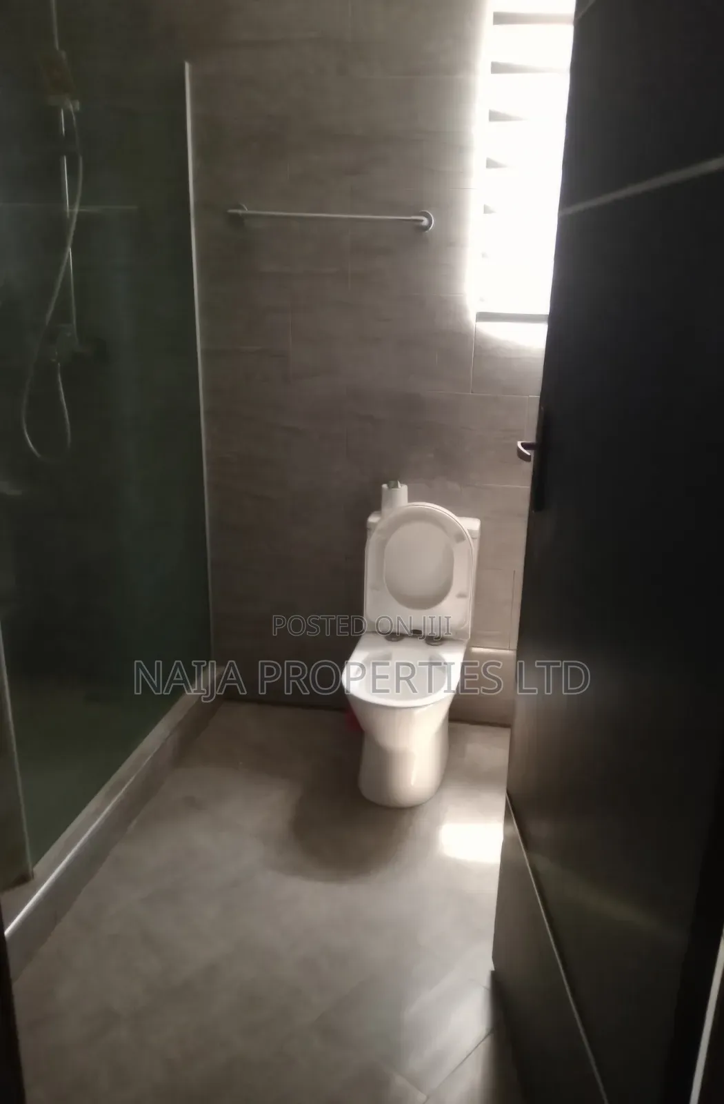 Shortlet Apartment With No Kitchen at Ademola Adetokunbo, V.I for Rent in Ademola Adetokunbo