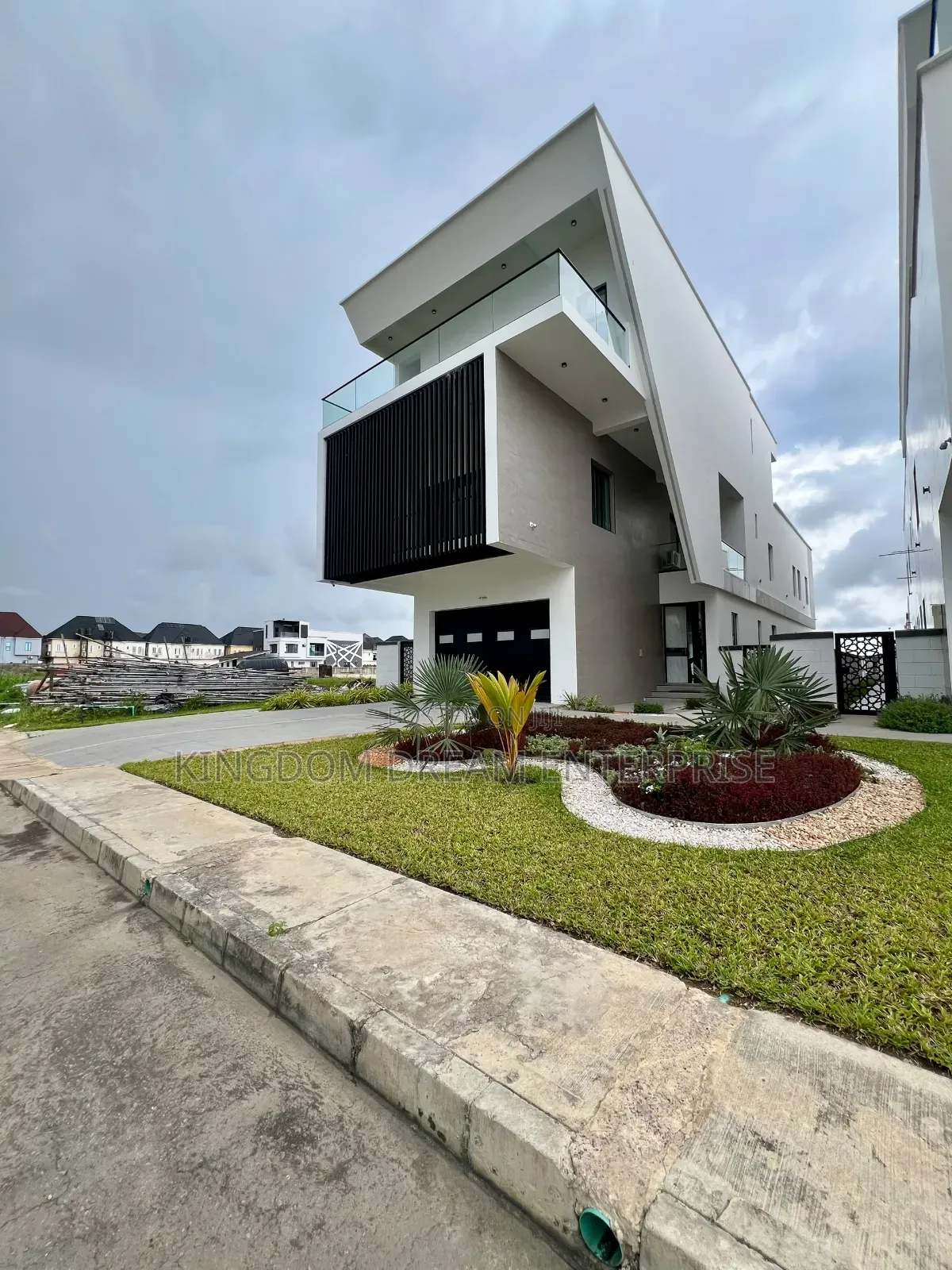 5bdrm Duplex in Vgc for sale in VGC / Ajah