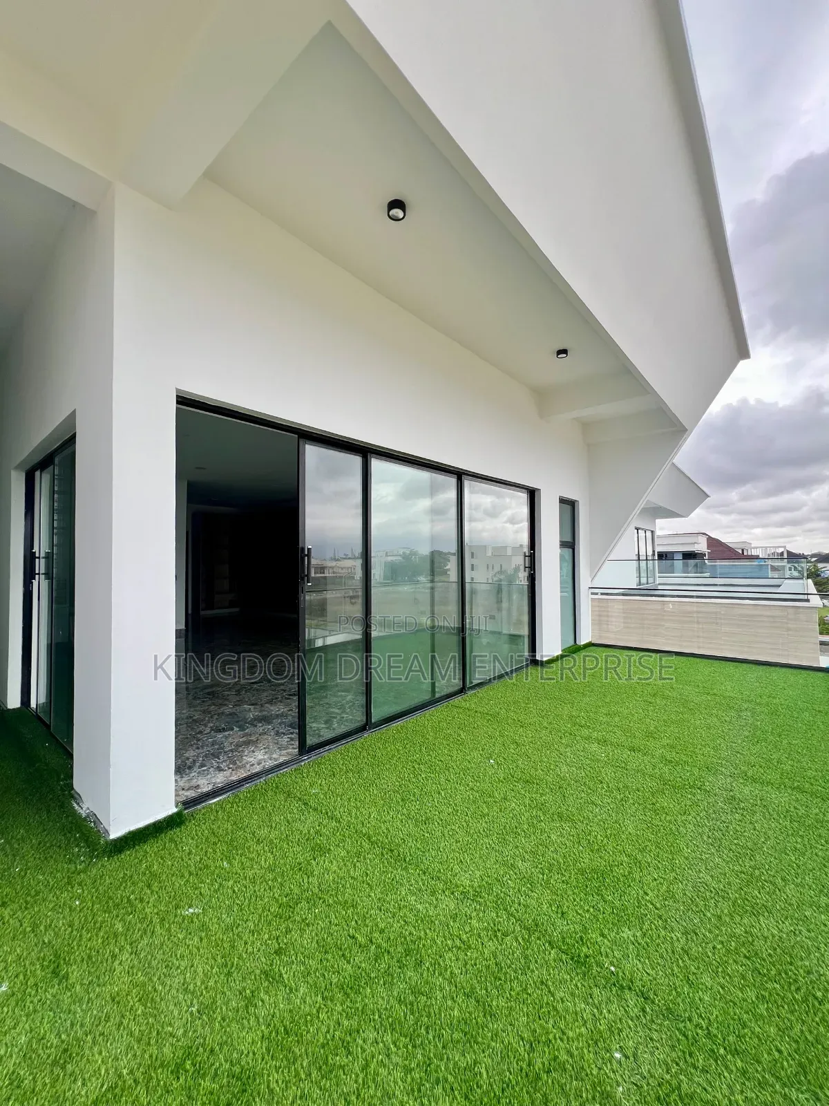 5bdrm Duplex in Vgc for sale in VGC / Ajah
