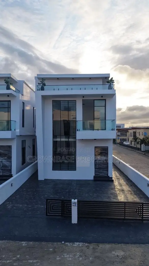 5bdrm Duplex in Sangotedo for sale in Sangotedo