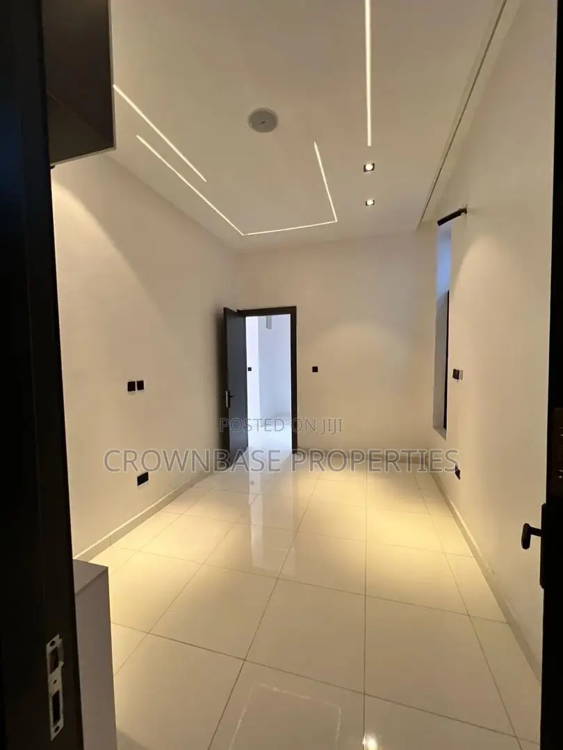 5bdrm Duplex in Sangotedo for sale in Sangotedo