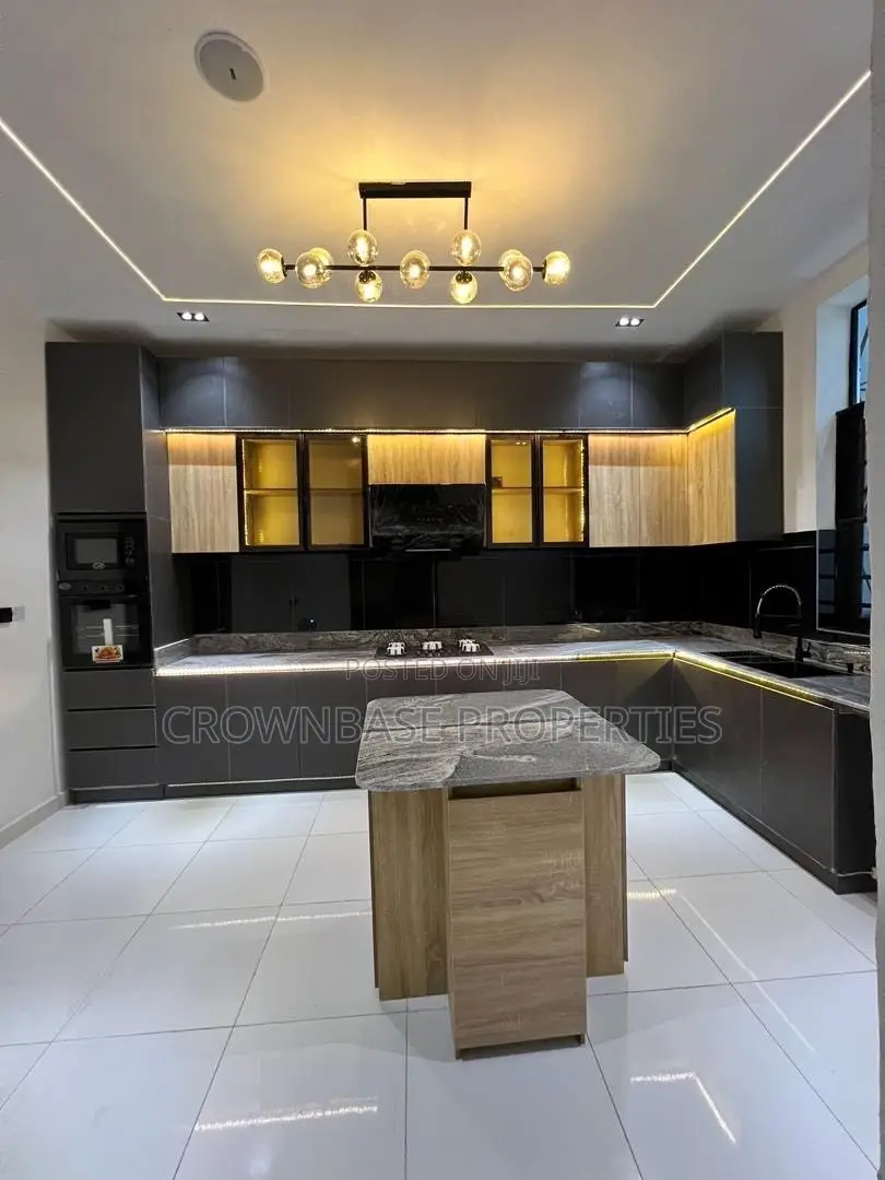 5bdrm Duplex in Sangotedo for sale in Sangotedo