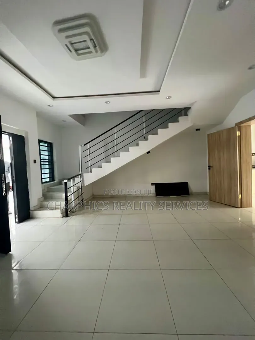 3bdrm Duplex in Lekki Phase 2 for sale in Lekki Phase 2