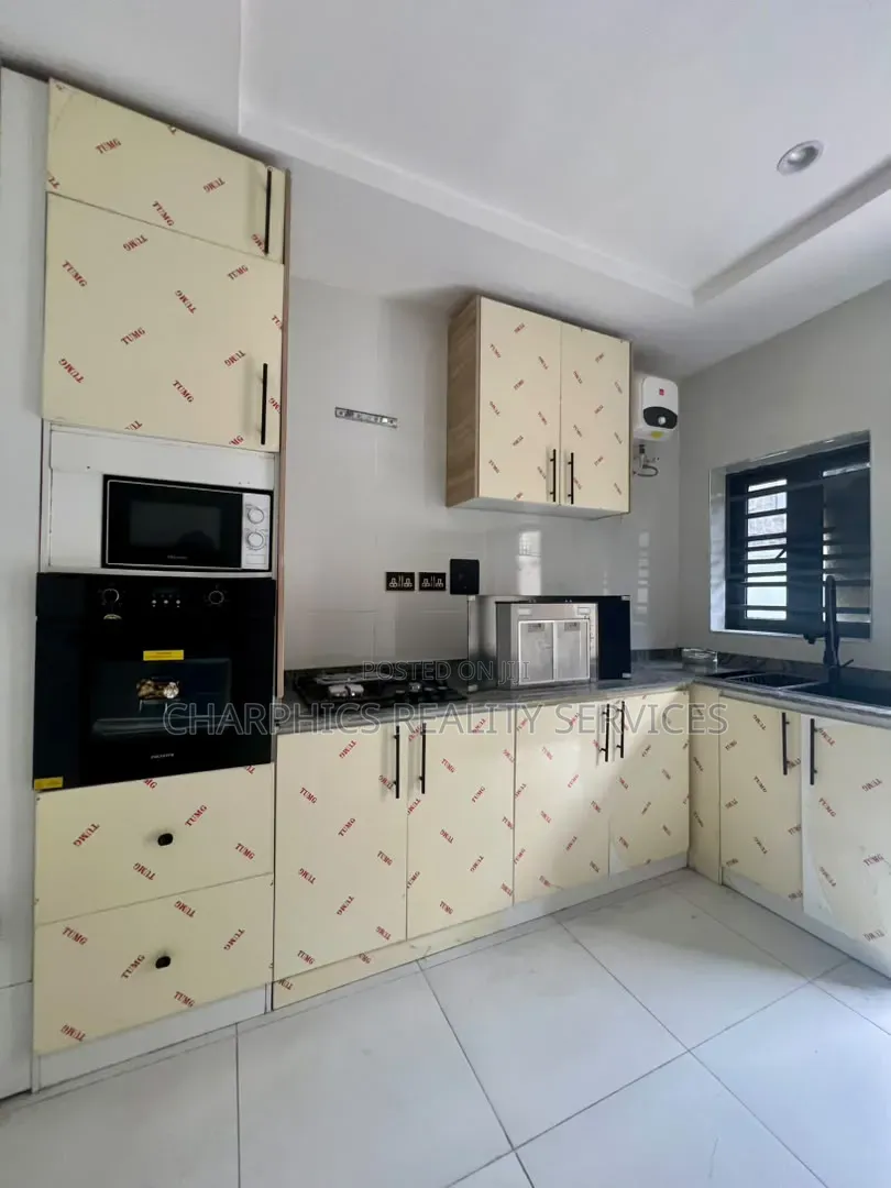3bdrm Duplex in Lekki Phase 2 for sale in Lekki Phase 2