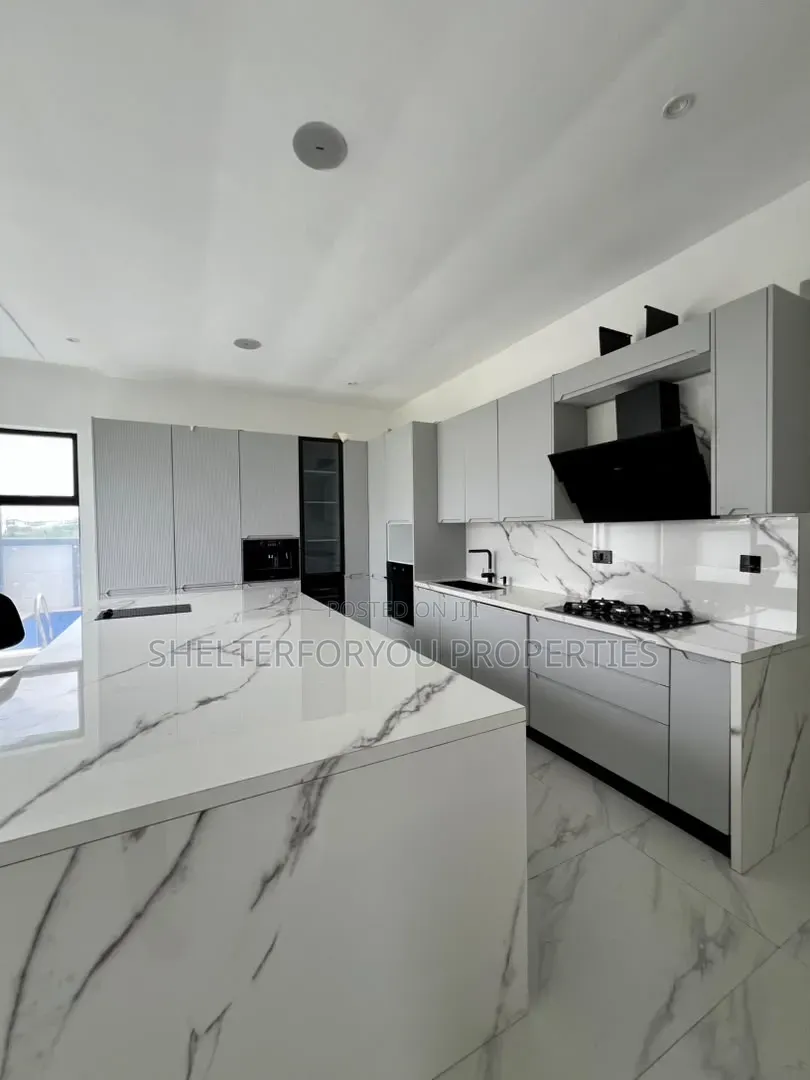 5bdrm Duplex in VGC / Ajah for sale in VGC / Ajah