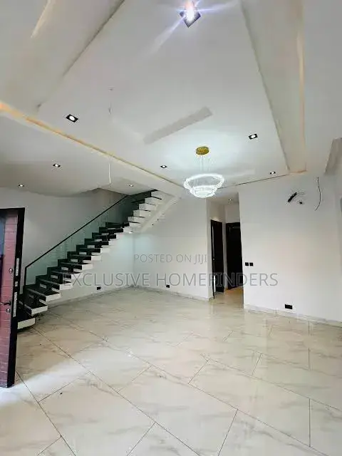 2bdrm Duplex in Emerald Duplex, Ogombo for sale in Ogombo
