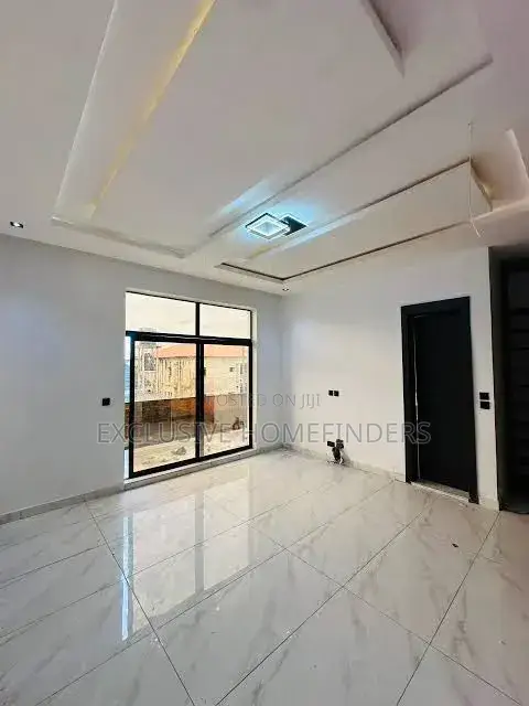 2bdrm Duplex in Emerald Duplex, Ogombo for sale in Ogombo