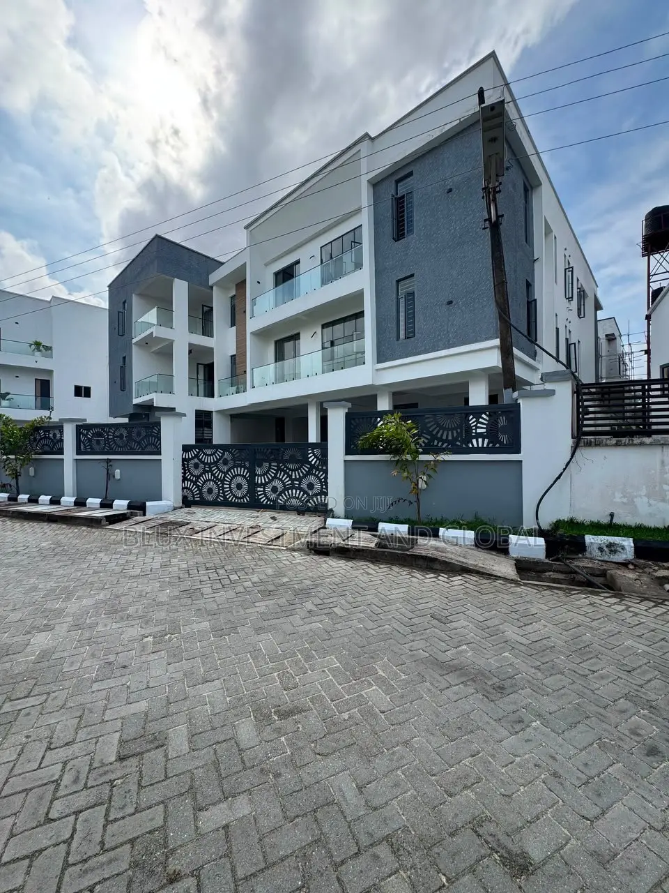 3bdrm Apartment in Platinum Way, Osapa london for sale in Osapa london
