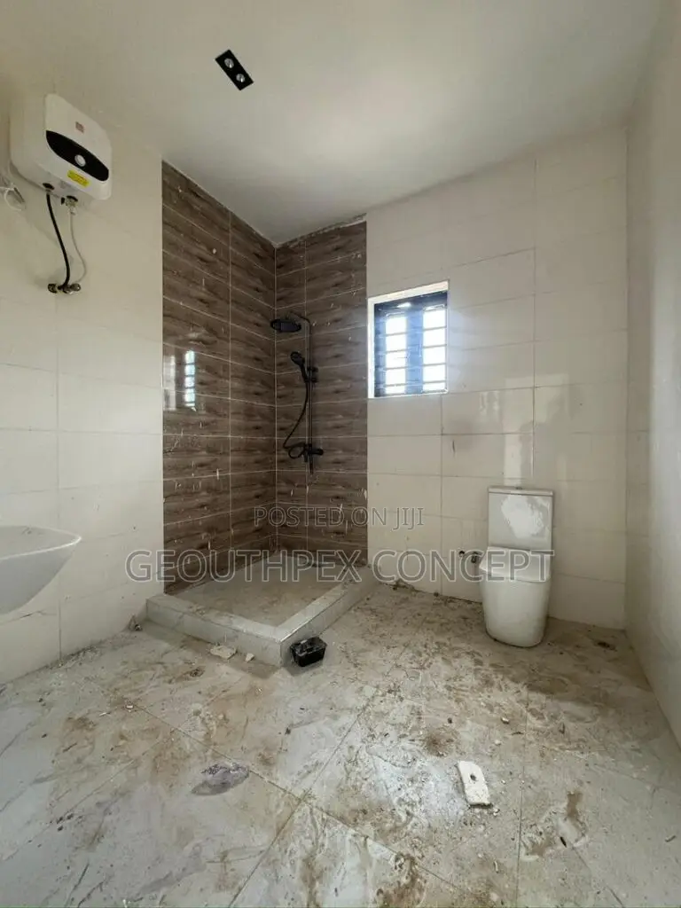 4bdrm Duplex in Alalubosa for sale in Alalubosa