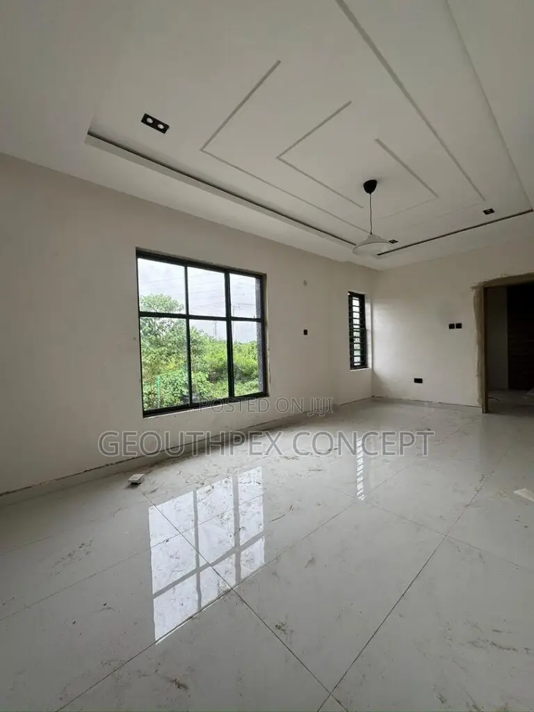 4bdrm Duplex in Alalubosa for sale in Alalubosa