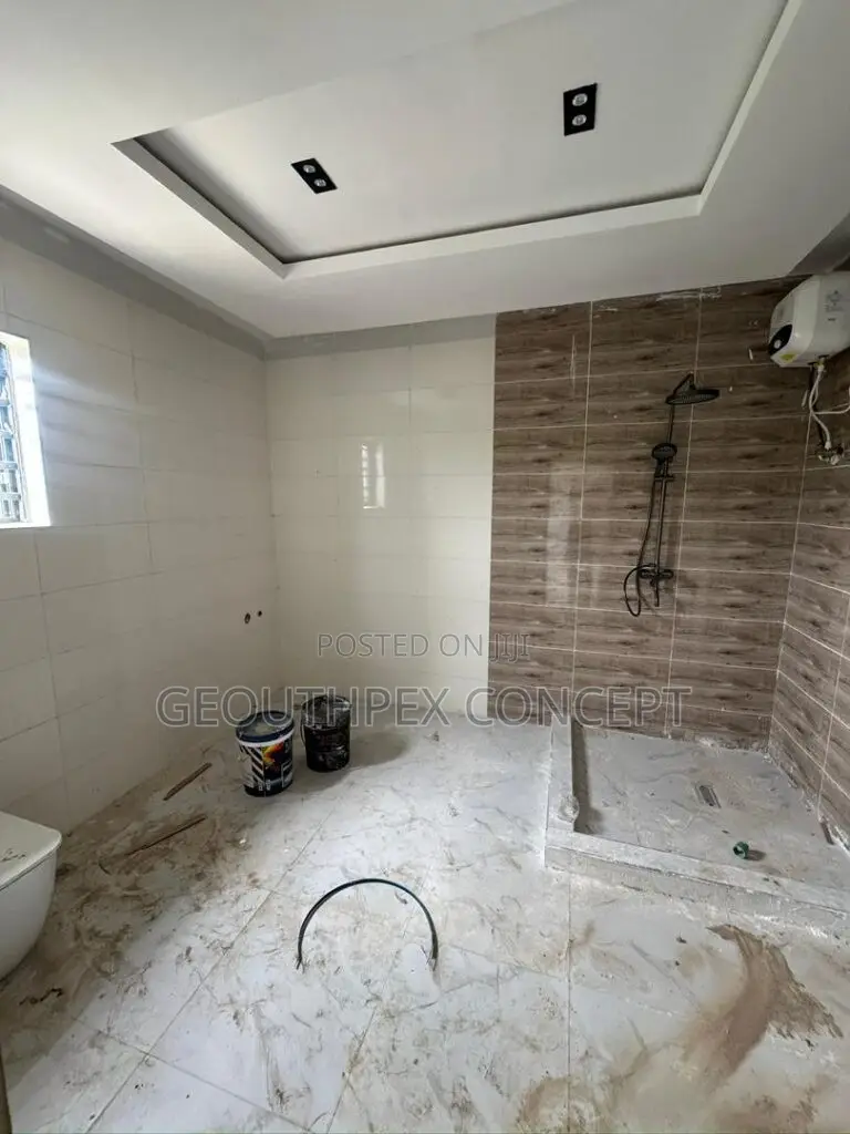 4bdrm Duplex in Alalubosa for sale in Alalubosa